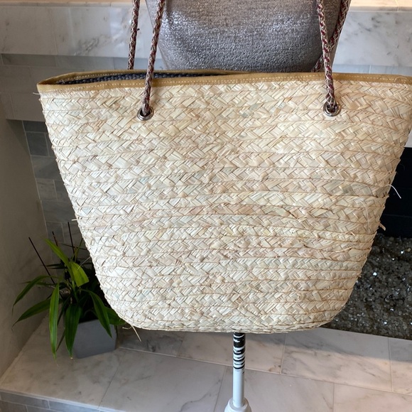 Elephant Straw Pompom Trimmed Beach Tote Bag - Picture 8 of 11